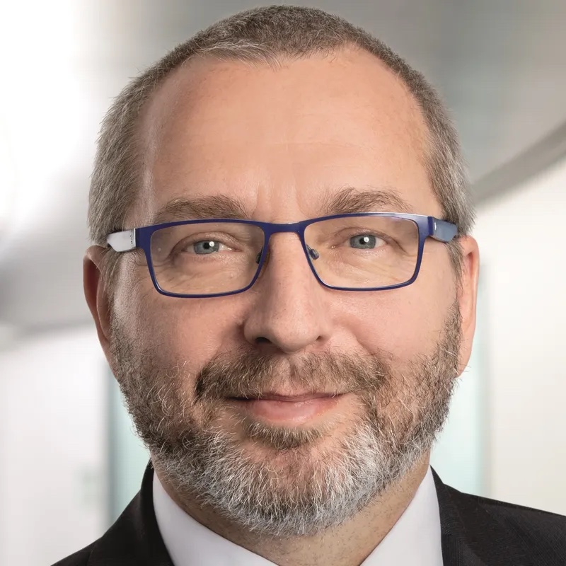 Stegbauer 先生 — Herr Stegbauer · Spezialist für Unternehmen und Gewerbekunden